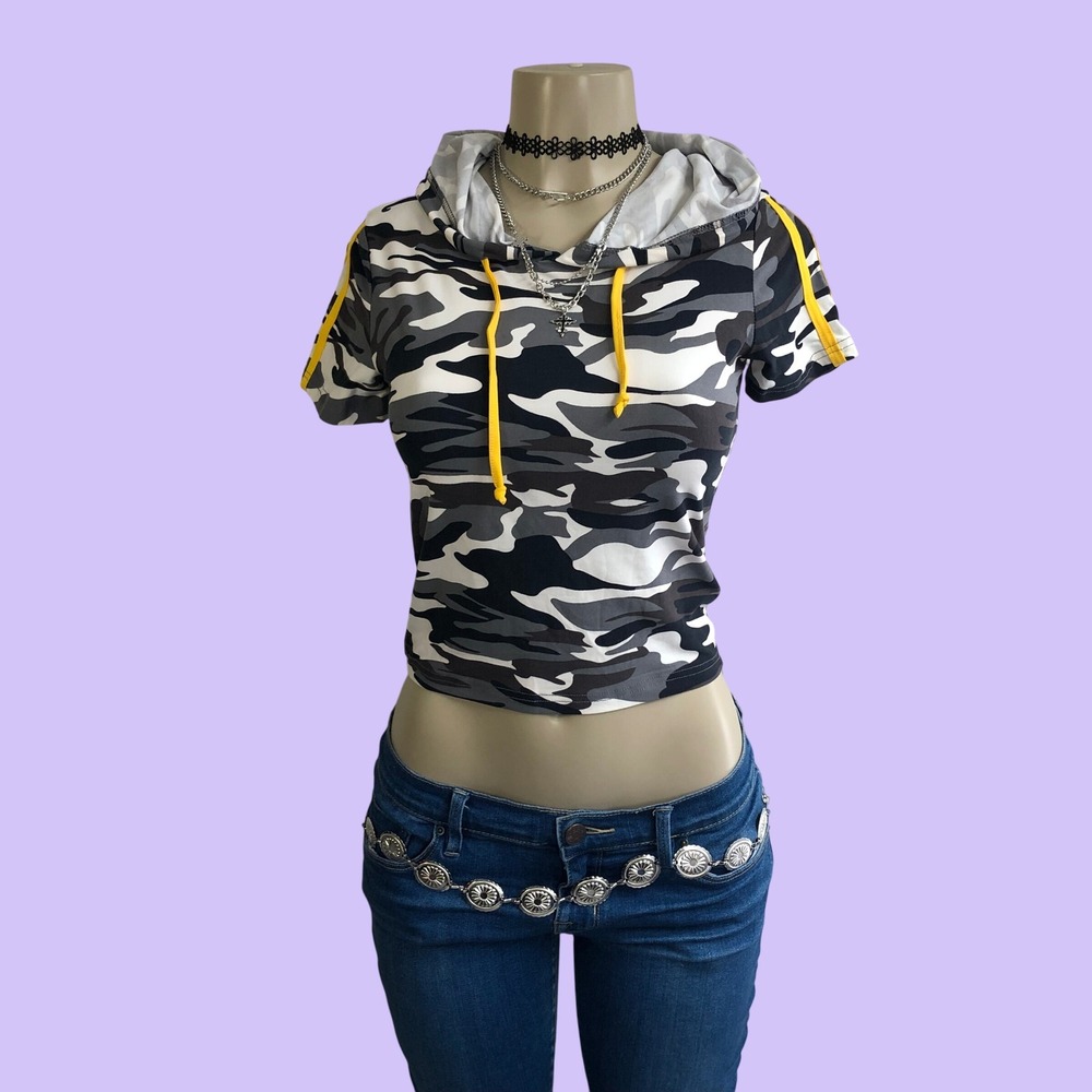 NWT Y2K Style Camo Short Sleeve Hoodie Top Crop Womens M Gray Streetwear